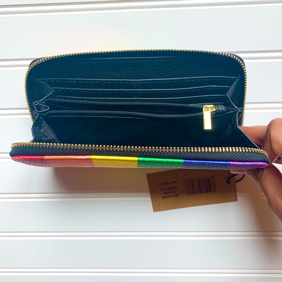 COPY - Steve Madden LBGTQ+ pride wristlet wallet - Picture 3 of 5